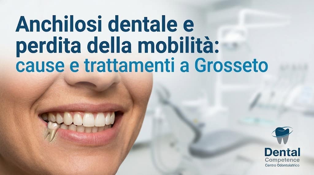 Primo Piano Di Un Sorriso Con Dente Fuso Alla Mandibola E Testo Anchilosi Dentale E Perdita Della Mobilità A Grosseto